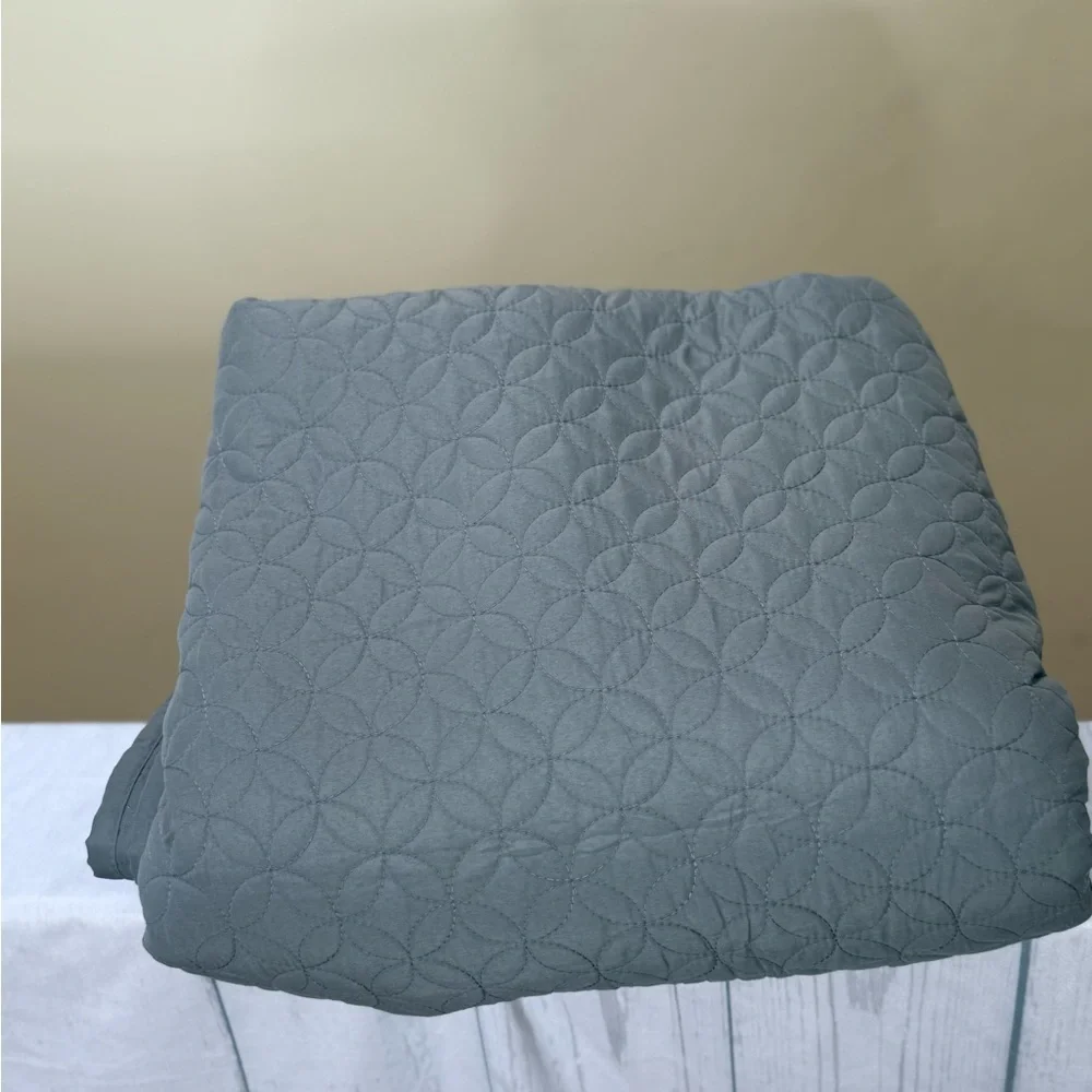 King Size Reversible Bed Ensemble Coverlet in Gray